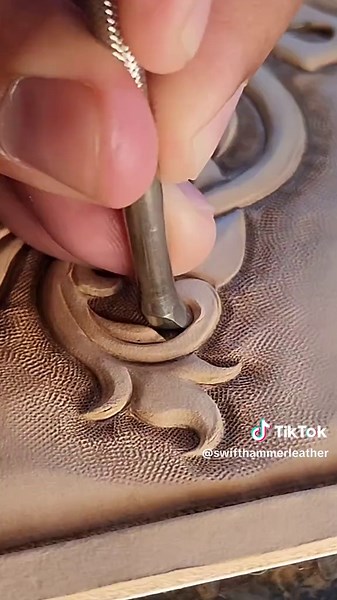 Focus on technique. The next set of in- person classes, hosted by The Leathercrafters Journal, are now live. Tap the link in bio for more info. #leathercraft #leather #oddlysatisfying #leatherwork #sculpture #carving #art