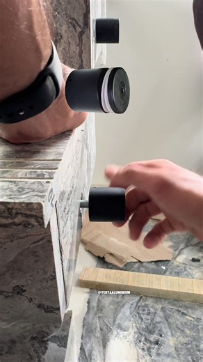 Comment installer l’entretoise pour garde-corps en verre