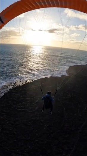“Paragliding Over Hawaii’s Volcanic Coast 🌋 | Wind Got Dangerous”