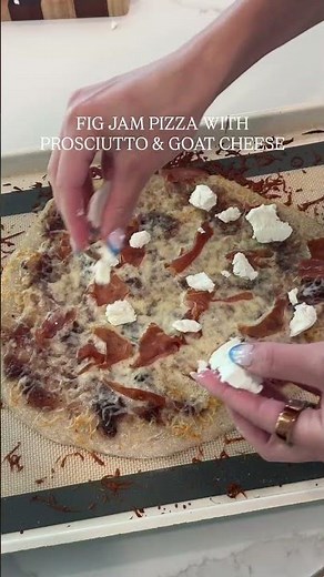 Fig, Prosciutto, & Goat Cheese Pizza This might be my favorite pizza combination ever