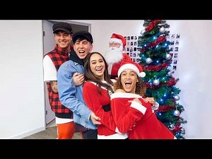 DECORATING CHRISTMAS TREE WITH BEST FRIENDS!! (VLOGMAS NOSTALGIA)