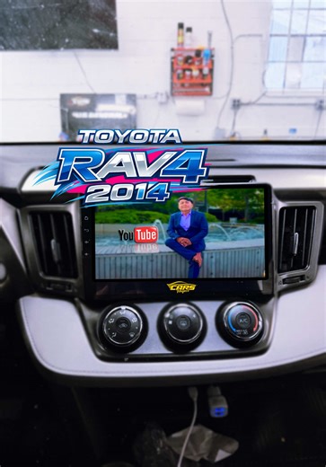 A esta Toyota RAV4 2014 le realizamos una actualización con una nueva pantalla multimedia de [10]”, mejorando por completo la experiencia al manejar. 🚗 Ahora el sistema cuenta con: ✅ Integración con CarPlay y Android Auto. ✅ Mentiene su Cámara de reversa. ✅ Mandos al volante funcionando. ✅ Conectividad Bluetooth y Wifi. ✅ Conservando el sistema de audio original. Este tipo de actualización transforma el interior del vehículo y lo lleva a un nivel mucho más moderno. 🔥 Además, existen diferentes