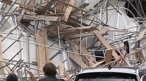 Video: Reading scaffolding collapse leaves two hurt