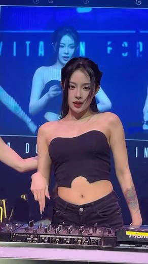 44K views · 1K reactions | #remix #bargirl #quay #bar #dj #djlife | Bargirl | Facebook