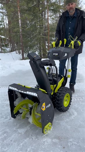 Gjør deg klar for vinterens snørydding ❄️ Ryobi sine batteridrevne snøfresere holder gårdsplassen og gangveiene fri for snø. | Ryobi Norge
