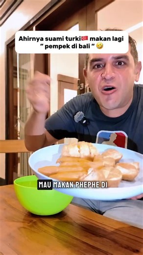 Zora fitri on Instagram: "Ngakak dngar paklong ubah nama makanan ini🤣🤣 Hahahah Astoge paklong sakit perut ketawa 😂 #maklongpaklong #komedi #ngakak"