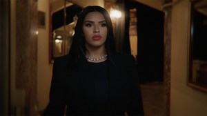 Imen ES illustre son album avec le clip Intro