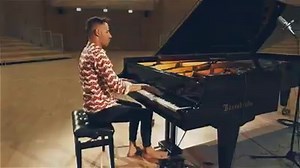 1.7K reactions · 150 shares | Hallo Bremen! Das Warten hat ein Ende! Am 22.03.2022 komme ich im Rahmen meiner großen Deutschland Tour 2022, mit meinem neuen Album "The Awesome Piano" ins Metropol nach Bremen! Wer noch kein Ticket hat sollte sich beeilen: Ticketmaster: https://bit.ly/3bUer49  | Peter Bence | Facebook