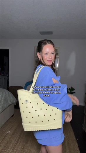 Throw it in the bag! @Crocs #totebag #crocs #springbreak