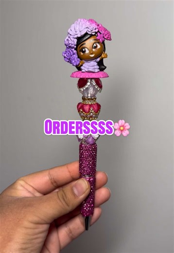 More & more beautiful pens/keychains!😍✨ • #madebyandrea #smallbusiness #fancypens #penorders #blingpens