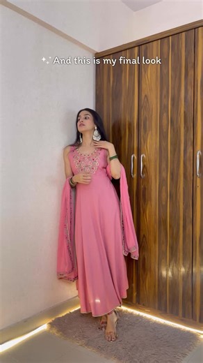 Priyanka Varma on Instagram: "Sometimes minimal looks are the prettiest✨Found this beautiful pretty kurta set that’s perfect for festivals, small functions, or even office wear♥️ The embroidery detailing, the soft fabric and the elegant dupatta- everything looks so graceful ♥️ Totally in love with this one♥️ For link: comment 'details' or share this reel with me if you haven’t received the links in your DMs ♥️ #kurtaset #ethnicwear #festivefashion #ootdindia #fashionreels #under2000 #simpleyetcl