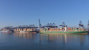 2021中国经济成绩亮眼 成为世界经济稳定器