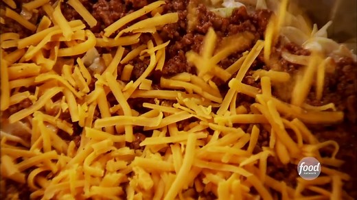 Ree’s Sour Cream Noodle Bake How-To | The Pioneer Woman - Food Network #ThePioneerWoman #ReeDrummond #FoodNetwork Join group: https://www.facebook.com/groups/1059667405947260 | Food Network Fans