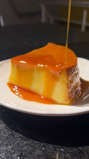 631K views · 12K reactions | Crema volteada  gracias a Kitchen Center Perú Ingredientes: para un molde de 18cm de diámetro - Huevos enteros 2 unid.- Yemas 2 unid.- Leche condensada 1 Tz.- Leche evaporada 1 Tz.- vainilla 1/2 cdta. #flan #cremavolteada | Rico y Fácil con Omar | Facebook