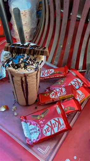 40Rs/- KitKat Shake of Gurgaon🤩🤩 #indianstreetfood #india #shorts #indianfood #milkshake #kitkat