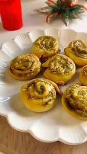 Cheese Pesto Pinwheels, festive party smack recipe made using @theagaro_lifestyle Digital Galaxy Air Fryer 🫶🏻 Ingredients: * Maida - 1 bowl * Instant dry yeast - 2 tsp * Salt to taste * Water as required * Walnuts - One handful * Blanched basil - One handful * Salt to taste * Olive oil - 3-4 tbsp * Cheese #recipe #snack #festive #food #foodie [pesto cheese pinwheels, airfryer pinwheels recipe, cheesy pinwheels snack, pesto puff pastry pinwheels, airfryer snack recipe, cheese pesto rolls, easy 