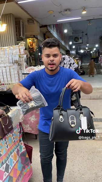 Naya Design Aur 50% Chhutti Brand Hand Bags