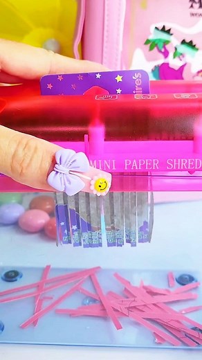 497K views · 4.7K reactions | 勺殺 #beauty #beautyproducts #beautyhacks #beautytrends #beautytips #beautytipsandtricks #Beautyfinds #beautycare #beautymakeup #makeup #makeupoftheday #makeupofinstagram #makeuplover #makeupideas #makeupgoals #makeuptrends #mini #minilipstick #minilipgloss #minithings #lipgloss #Gloss #lipstick #asmr #oddlysatisfying #cute | Jenny Millenni | Facebook