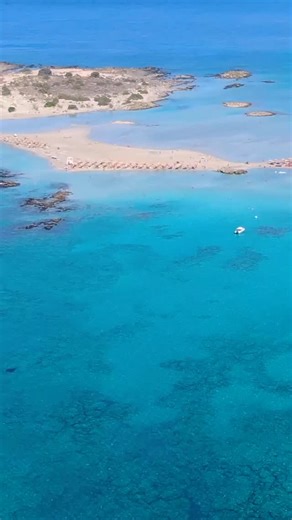 Documentales de bolsillo on Instagram: "Elafonisi, Grecia 🇬🇷 Agua cristalina, arena con tonos rosados y un paisaje que parece de otro planeta. Así es Elafonisi, una de las playas más sorprendentes del Mediterráneo. 📍Ubicada al suroeste de Creta, este paraíso combina belleza natural, calma y colores que no se olvidan. #Elafonisi #Grecia #Creta #PlayasDeEnsueño #DocumentalesDeBolsillo #TravelGreece"
