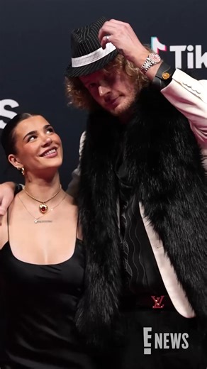 Ari Kytsya and Yung Gravy have date night at the TikTok Awards. 🥹 | E! News