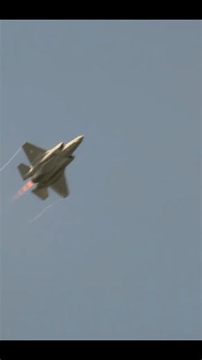 Defense Dynamics on Instagram: "They said the hottest thing is a little noise... 🔥 Here’s the F-35 with the afterburners on full. That sound is everything. ✈️ What’s your favorite jet engine roar? Let us know in the comments! 👇 #military #avgeek #aviation aviationphotography planespotting militaryaviation usairforce fighterjet f35 aviationlovers"