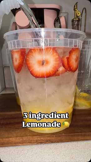 State Fair Lemonade at home 🍋 I love going to the fair to get a funnel cake and fresh squeezed lemonade this recipe is easy and super fun to make only using 3 key ingredients to make your own lemonade I used 32 oz jars 🫙 Each jar ⬇️ 2 cut up lemons 1 cup sugar 2 cups of warm water 3 cups of ice First I wash my lemons then I roll them on the counter and cut in half pieces I add my lemon wedges to the jar along with my sugar and I begin smashing the lemons using the muddle once the lemon is juic