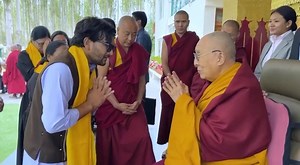 With deep reverence, a Ladakhi Muslim from Turtuk village offered the song ‘Namsa Marpo’ to His Holiness the 14th Dalai Lama during the audience at the Shewatsel Phodrang in Choglamsar, Ladakh, India. Video Courtesy: OHHDL | Tibet.Net