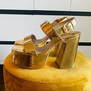 ✨✨✨ BRAND NEW✨✨✨ Michael KORS Collection Gold Python Platform Snakeskin Sandals