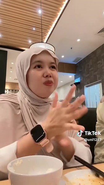 Momen Lucu Saat Makan yang Membuat Tawa