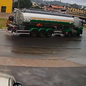 635K views · 3.6K reactions | Fire truck in the right place. at the right time! | MetDaan Creative | Facebook