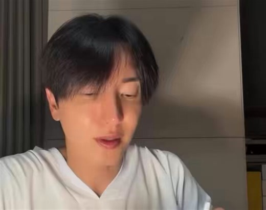 🐤: First, I’ll reveal the song title for the first time today. The song is called “On Sae Mi Ro.”As for this title…Heechul wrote all the lyrics himself. The reason behind choosing the name “On Sae Mi Ro” is that, even before debut, Super Junior had a fan café with names like “Chun Il Young,” “Super Market,” and “On Sae Mi Ro.” So Heechul was inspired by “On Sae Mi Ro” and wrote the lyrics based on it.As for the composition, it was created by Lee Sang-jun, who is also the same composer behind th