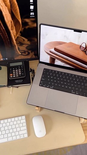 This workstation’s got us drooling 🤤💻 A neutral palette and some dual screen action? Yes, please! #SwitchPH Credit: @thebusyblife Want to be featured on our socials? Share your setup with us by tagging @_switchph and adding the hashtag #SwitchPH! | Switch Apple Premium Reseller