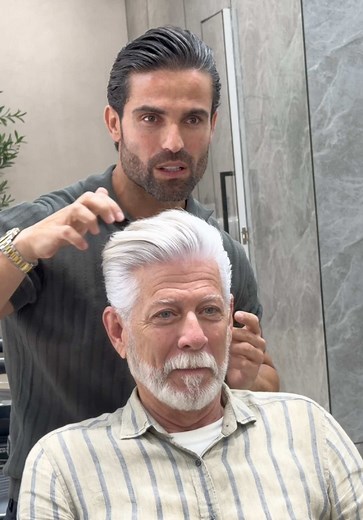 Classic Layered Men’s Haircut: Clean & Stylish