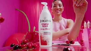 Jergens TV Spot, 'Feel Good Labs: Cherry Almond'