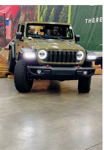 Jeep Gladiator Pickup Truck Conquers Stairs at Detroit Auto Show