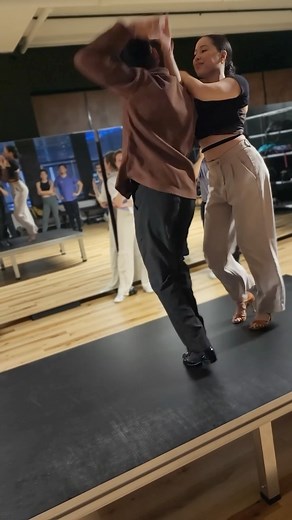 3.5K views · 69 reactions | Crazy Salsa PartnerWork  Another day enjoying at home @empiredancestudionyc , see you today in Manhattan  Ariñañara  @empiredancestudionyc - - - - - - #latino #dance #mexico | Elian Gomez | Facebook