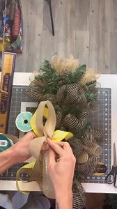 DIY floral swag that’s perfect for summer! #Summerdecor #diydecor #easydecor #howiseeit | How I See It Blog, LLC