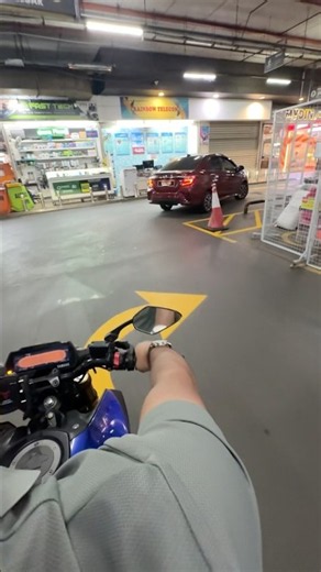 Riding Yamaha MT15 at Mydin Mall Usj1 | #yamaha #bike #rider #motorcycle #malaysia #shorts #trending