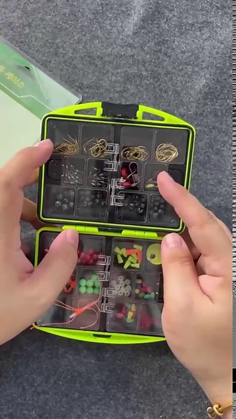 128pcs Fishing Accessories Kit, Organized Fishing Tackle Box with Tackle Included, Fishing Hooks, Fishing Weights Sinkers, Fishing Gear and Equipment, Fishing Gift for Men, Father's Day Gifts