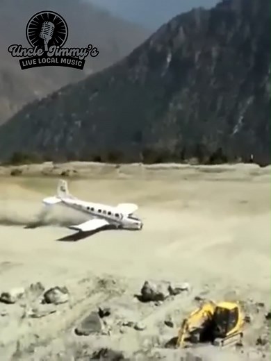 Heart-stopping aviation fails and near misses that’ll leave you in shock! 🚁💥 #EpicFails #closecalls #EpicMoments #instantregret #aviationreels | MashUp Mania