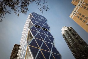 Norman Foster Revisits New York's Hearst Tower With Drones