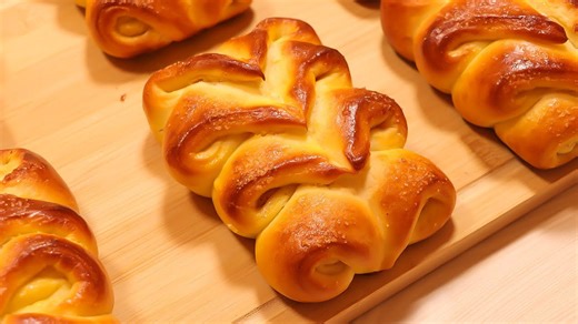 Watch this dough turn magical – homemade bread tutorial