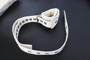 [Hot Item] Medical Limb Constraint Wrist Restraint Strap Segufix Magnetic Restraint Handcuffs for Patient