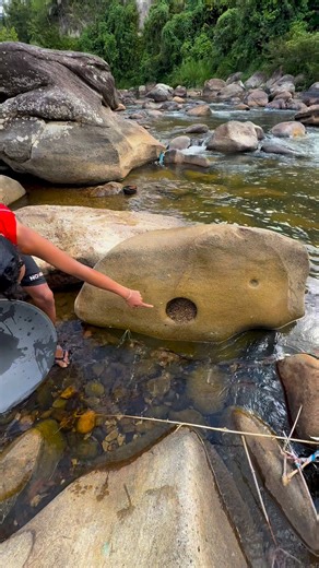 Wow!! Finding Gold in River Sand?! Natural Treasures worth millions of $ #findinggold #Goldfinding #river #goldhunter #goldnugget #goldrush #lookingforgold #golddiscovery #goldnugget | Genta