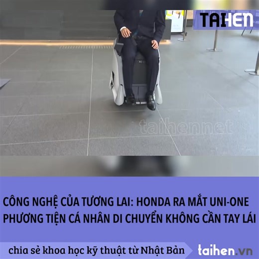 🤖✨ Honda chính thức thương mại hóa UNI-ONE, phương tiện di chuyển cá nhân chỉ cần ngồi và nghiêng người để điều khiển theo mọi hướng – không cần dùng tay! Sản phẩm tích hợp công nghệ tiên tiến từ robot ASIMO, dự kiến hỗ trợ việc đi lại trong trung tâm thương mại, văn phòng hay bệnh viện, đặc biệt hữu ích cho người cao tuổi. 👉 UNI-ONE sẽ được đưa vào sử dụng đầu tiên tại Oita từ 19/10 và Honda đặt mục tiêu bán 1.000 chiếc đến năm 2030, doanh thu ước đạt 4 tỷ yên. Bạn có muốn thử ngồi lên “chiếc