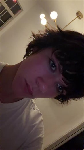 Probando el eyeliner por primera vez