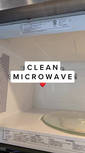 Clean Microwave with Boiling Water: Easy & Fast
