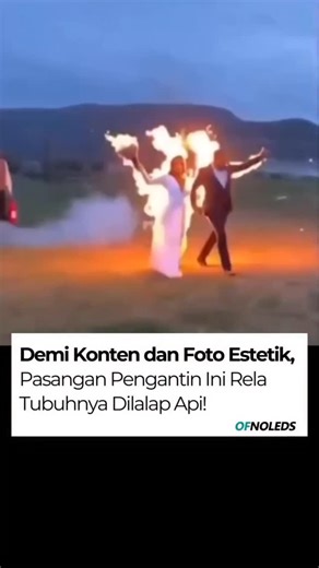 gudangupdate.id on Instagram: "Demi Konten dan Foto Estetik, Pasangan Pengantin Ini Rela Dilalap Api? Media sosial kembali dibuat heboh oleh sebuah momen pernikahan yang tak biasa. Dalam video yang beredar, sepasang pengantin tampak berjalan memasuki area resepsi dengan api menyala di bagian belakang tubuh mereka. Sekilas terlihat seperti adegan film aksi, bukan momen sakral pernikahan. Banyak yang mengira aksi ini adalah tindakan nekat demi konten estetik. Namun faktanya, kejadian serupa pernah