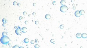 Oil bubbles form interesting liquid patterns