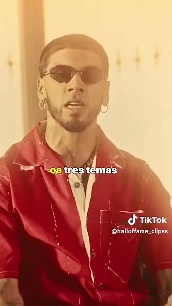 🎙️🕊️ ¿Sabías quién era O.A, la voz que escuchaste junto a Anuel AA? 🎶🔥 Omar Andrés Cruz Torres dejó su huella en la música urbana con canciones como Ojos de Ángel, Tenerte en mi cama y Rip Nino. Años después, estos temas volvieron a captar la atención de miles de personas, haciendo que muchos descubrieran la historia detrás de aquella voz. 🥀 Hoy recordamos su legado musical y los momentos que marcaron su historia. Porque detrás de cada canción hay una historia que merece ser contada. 🕊️ 💬